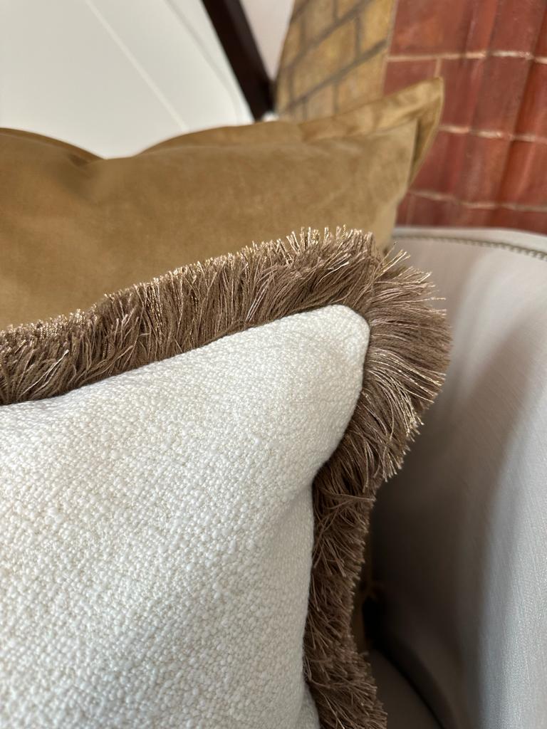 Boucle with clove fringes